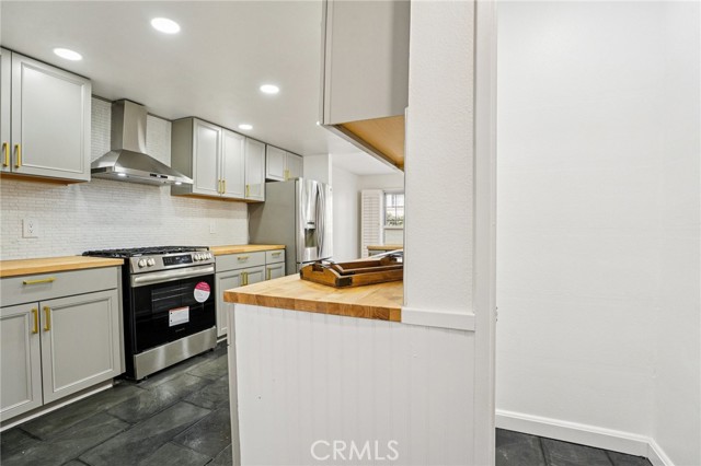 Detail Gallery Image 18 of 45 For 11300 Foothill Blvd #97,  Sylmar,  CA 91342 - 3 Beds | 2/1 Baths