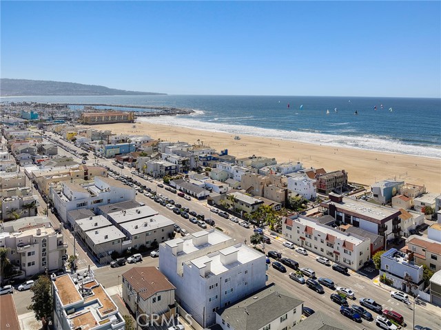 404 Hermosa Avenue, Hermosa Beach CA: https://media.crmls.org/medias/a76b898a-4230-497b-ad2e-c2e69912a8ce.jpg