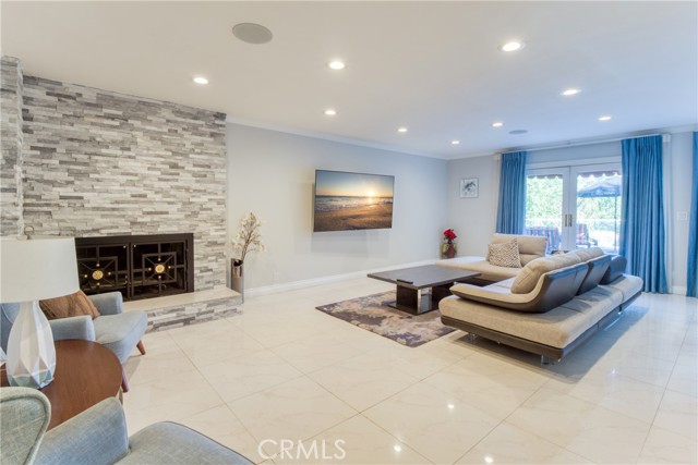 Detail Gallery Image 2 of 52 For 7796 Skyhill Drive, Los Angeles,  CA 90068 - 5 Beds | 3 Baths