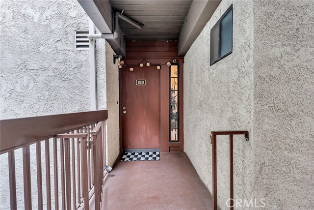 Detail Gallery Image 7 of 37 For 230 Bethany Rd #210,  Burbank,  CA 91504 - 2 Beds | 2 Baths