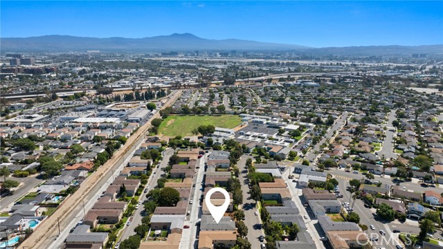 994 Valencia Street, Costa Mesa CA: https://media.crmls.org/medias/a76ef28a-5b28-4aff-93bc-e3c089b1ec03.jpg