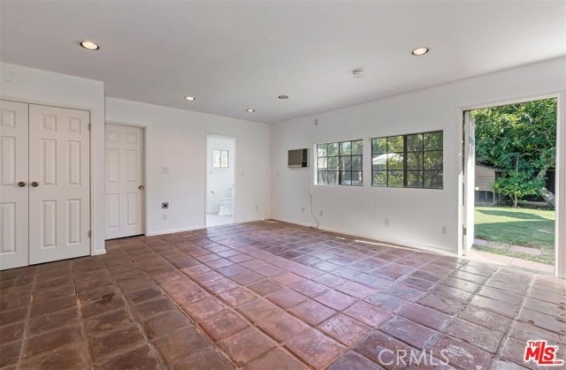 Detail Gallery Image 28 of 29 For 384 N Bonhill Rd, Los Angeles,  CA 90049 - 3 Beds | 3/2 Baths