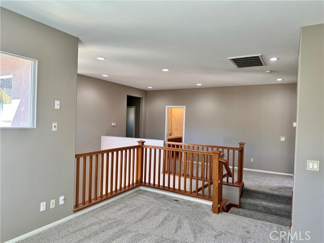 Detail Gallery Image 17 of 27 For 28467 Falcon Crest, Canyon Country,  CA 91351 - 4 Beds | 3 Baths