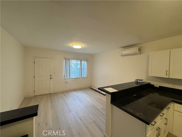 Detail Gallery Image 3 of 7 For 2950 Honolulu Ave #G,  Glendale,  CA 91214 - 1 Beds | 1 Baths