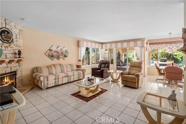 28852 Woodside Drive, Saugus CA: https://media.crmls.org/medias/a772712c-92b2-40ec-8ec3-d73a288452a0.jpg