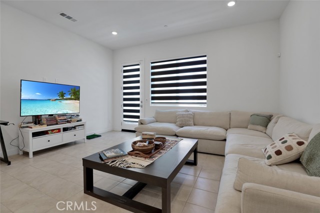 Detail Gallery Image 3 of 20 For 145 Sash, Irvine,  CA 92618 - 1 Beds | 1 Baths