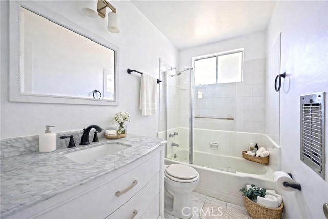 Detail Gallery Image 8 of 28 For 1436 S Bedford St #5,  Los Angeles,  CA 90035 - 3 Beds | 2 Baths