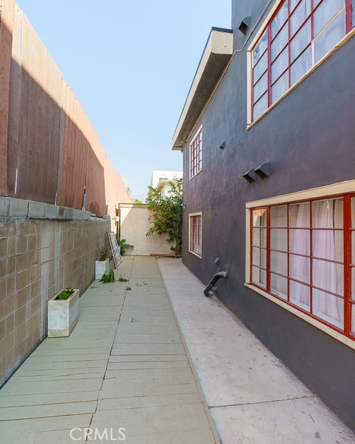 425 N Raymond Avenue, Pasadena CA: https://media.crmls.org/medias/a774a3ac-1682-4b4b-a85b-570e5c1e039a.jpg