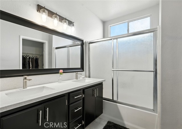 1063 Blackburn Way, Hemet CA: https://media.crmls.org/medias/a7758432-e380-4bed-bc5b-e5e6bf71e42c.jpg