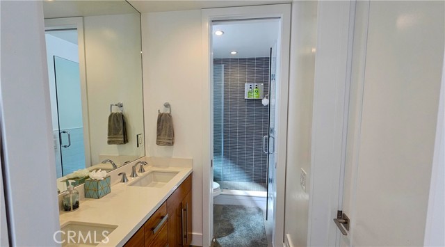 Detail Gallery Image 17 of 24 For 237 1st St, Huntington Beach,  CA 92648 - 4 Beds | 3/2 Baths