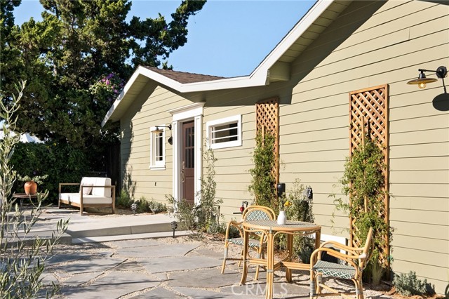 Detail Gallery Image 3 of 43 For 611 N Avenue 48, Los Angeles,  CA 90042 - 2 Beds | 2 Baths