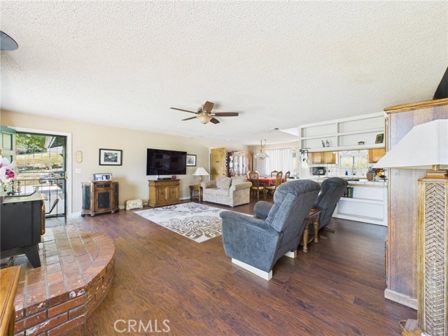 40170 Hillsborough Loop, Oakhurst CA: https://media.crmls.org/medias/a7761479-0013-4862-a783-1c1bfcd035c7.jpg