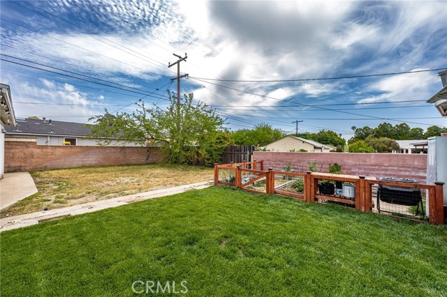 1326 Clock Avenue, Redlands CA: https://media.crmls.org/medias/a7767176-8c5a-429e-a329-ae15a3e17d4a.jpg