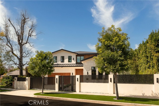 Detail Gallery Image 3 of 64 For 5335 Sunnyslope Ave, Sherman Oaks,  CA 91401 - 6 Beds | 6/1 Baths