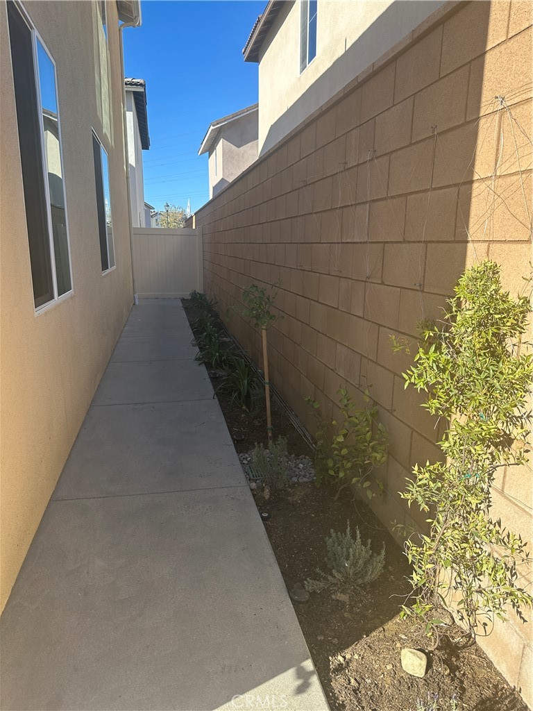 https://media.crmls.org/medias/a7775302-93bb-40ed-a669-40d67636b05a.jpg?preset=X-Large