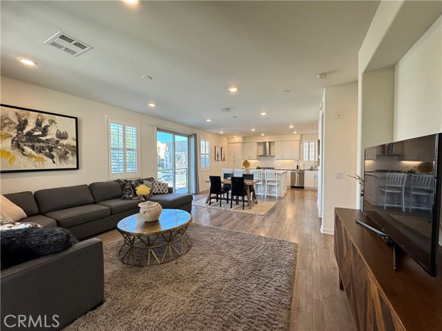 Detail Gallery Image 2 of 43 For 129 Cadence, Irvine,  CA 92618 - 3 Beds | 3/1 Baths