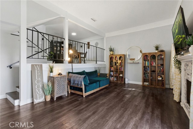 Detail Gallery Image 2 of 24 For 2100 W Palmyra #33,  Orange,  CA 92868 - 3 Beds | 1/1 Baths