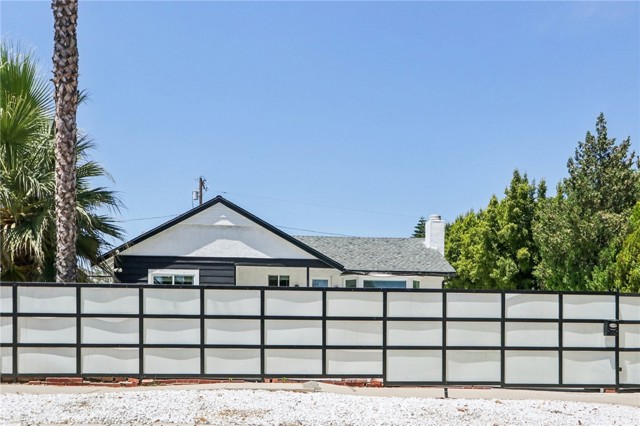 Detail Gallery Image 2 of 51 For 17043 Celtic St, Granada Hills,  CA 91344 - 4 Beds | 3 Baths