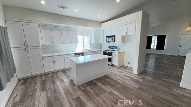 Detail Gallery Image 8 of 43 For 32440 Samuel Ave, Lake Elsinore,  CA 92587 - 4 Beds | 2/1 Baths