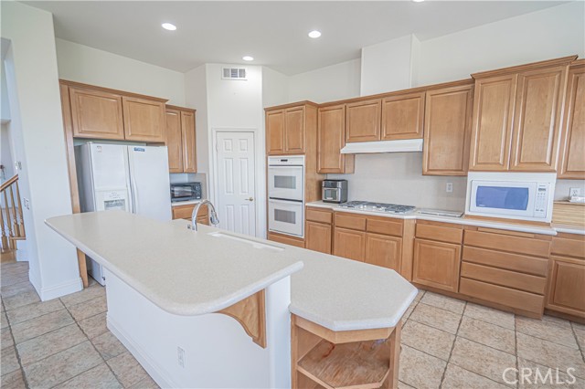 Detail Gallery Image 11 of 45 For 22440 Skylake Pl, Saugus,  CA 91390 - 5 Beds | 3/1 Baths