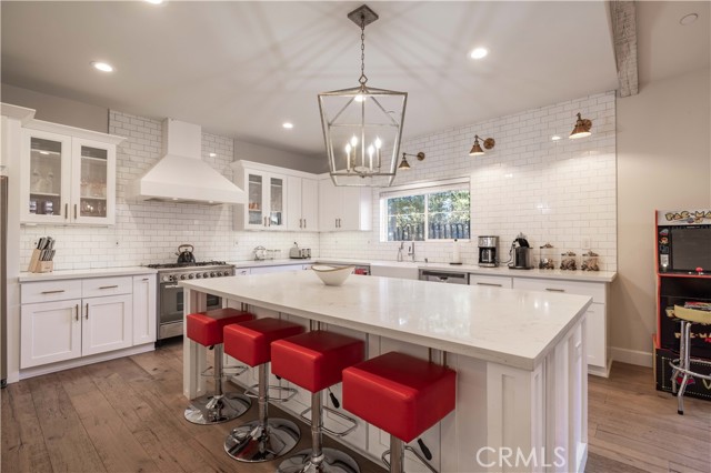 Detail Gallery Image 9 of 33 For 374 Mountainaire Ln, Big Bear Lake,  CA 92315 - 4 Beds | 3 Baths