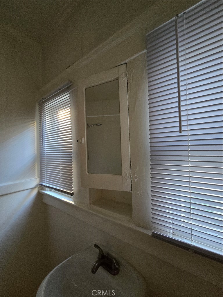 https://media.crmls.org/medias/a779ae85-9e0c-4ed1-a4b6-7758789cda21.jpg?preset=X-Large