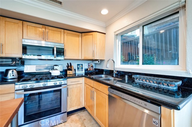 Detail Gallery Image 13 of 33 For 174 Cliff Dr #F,  Laguna Beach,  CA 92651 - 2 Beds | 2 Baths