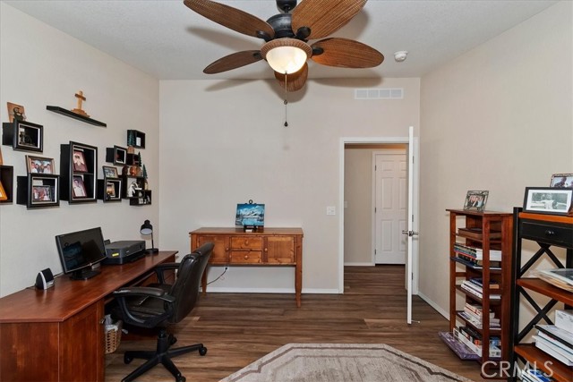 391 Montclair Dr, Big Bear City CA: https://media.crmls.org/medias/a77ccdaf-b8c4-49cd-b810-8767e01aa45f.jpg