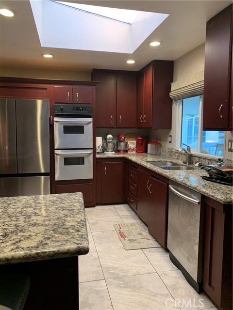 Detail Gallery Image 13 of 20 For 19009 S Laurel Park Rd #248,  Rancho Dominguez,  CA 90220 - 2 Beds | 2 Baths