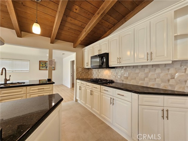 Detail Gallery Image 13 of 26 For 17530 Tuba St, Northridge,  CA 91325 - 4 Beds | 2/1 Baths