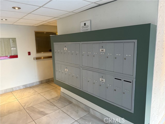 1240 S Corning, Los Angeles CA: https://media.crmls.org/medias/a77e6423-a493-4855-8df2-cfe6b3320f24.jpg