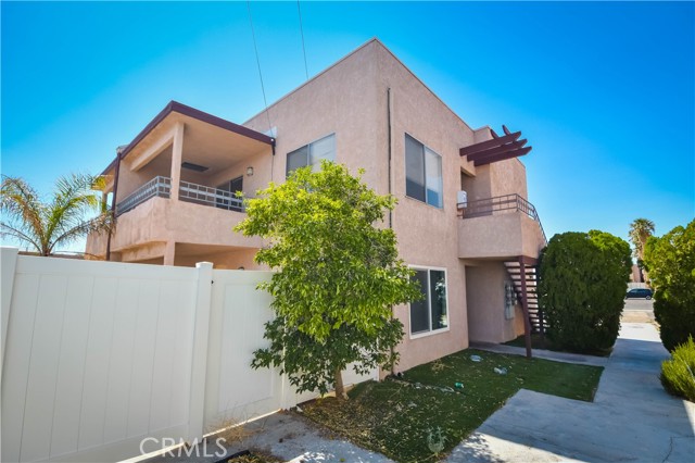 1061 May Lane, Barstow CA: https://media.crmls.org/medias/a77e9ae7-0ce6-4238-9dd1-22dce45c2f45.jpg