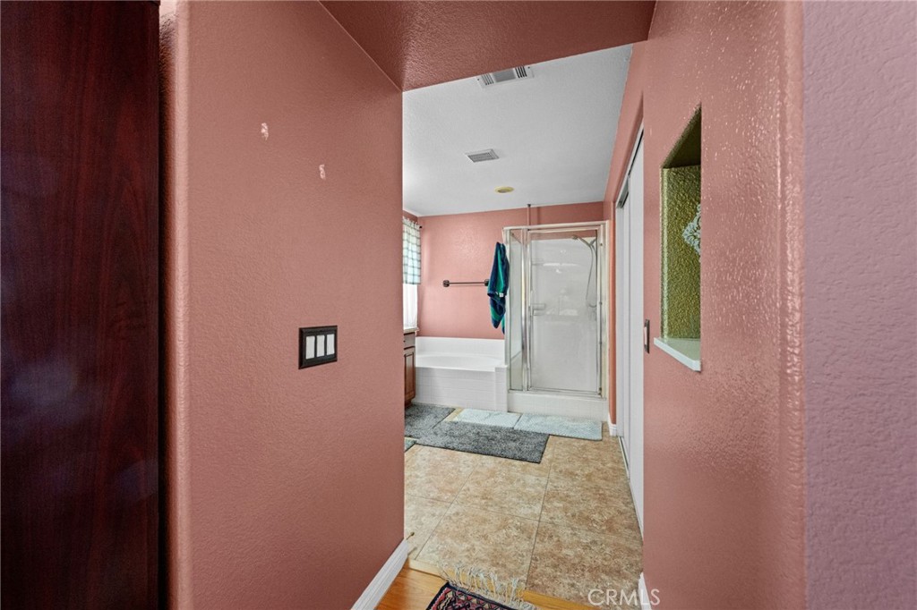 https://media.crmls.org/medias/a77f37c3-9610-49c2-adda-f8505288ce14.jpg?preset=X-Large
