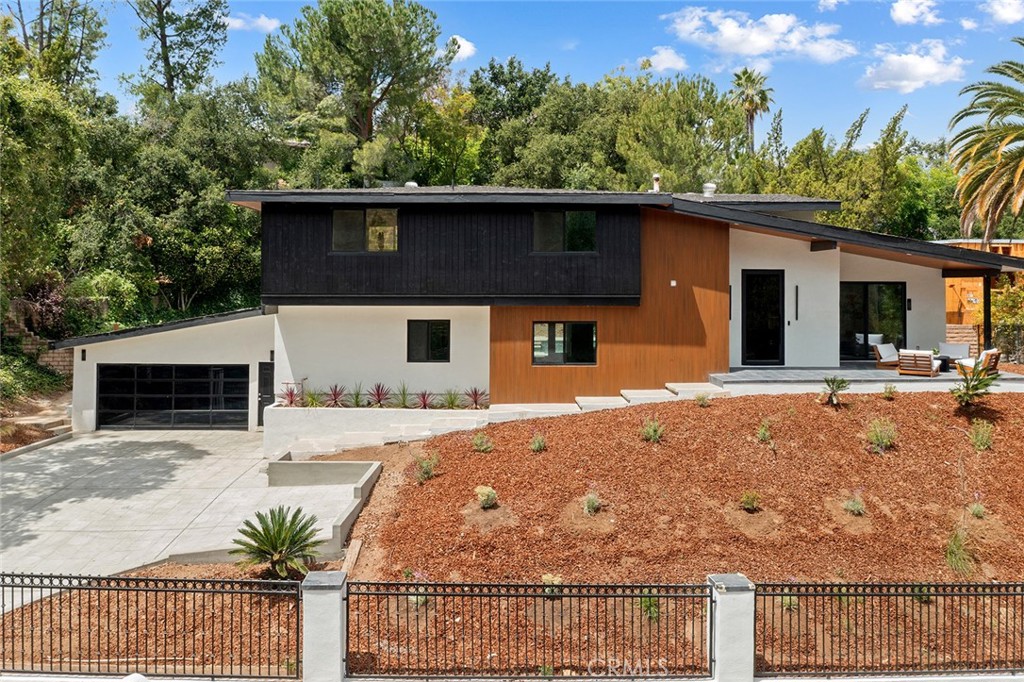 4041 Vanalden Avenue