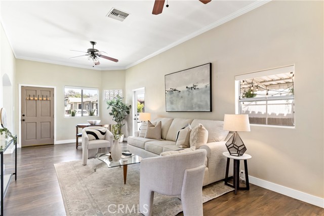 4116 E 14th Street, Long Beach CA: https://media.crmls.org/medias/a78112ee-e1d1-401d-aee2-cbda1f9bdb66.jpg