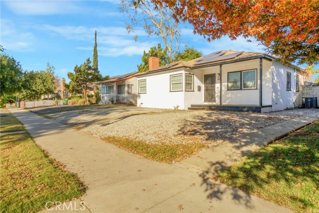 Detail Gallery Image 1 of 35 For 15035 Bassett St, Van Nuys,  CA 91405 - 3 Beds | 1 Baths