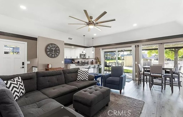Detail Gallery Image 2 of 17 For 22400 Canyon Club Dr, Canyon Lake,  CA 92587 - 2 Beds | 2 Baths