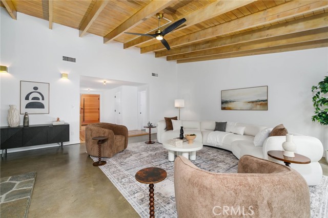 4676 Arriba Drive, Tarzana CA: https://media.crmls.org/medias/a781d69b-763a-4d73-9707-3f48e74b9b81.jpg