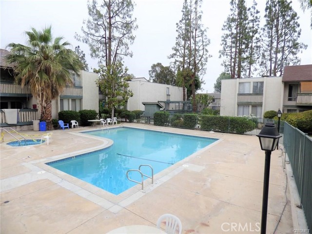 Detail Gallery Image 9 of 11 For 8601 International, Canoga Park,  CA 91304 - 2 Beds | 1 Baths