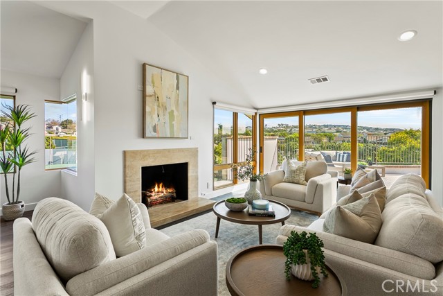 Detail Gallery Image 3 of 33 For 11 Skysail Dr, Corona Del Mar,  CA 92625 - 2 Beds | 2/1 Baths