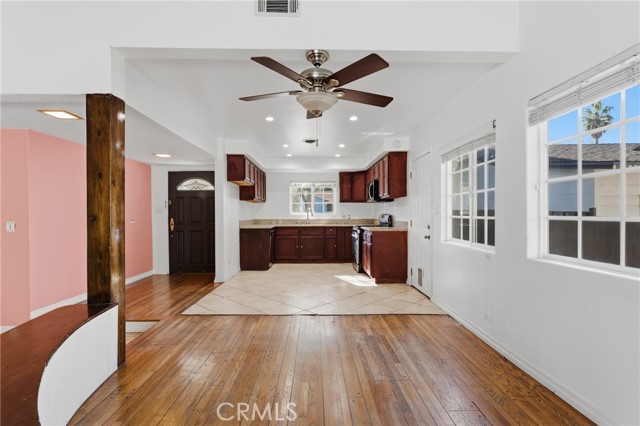 Detail Gallery Image 14 of 33 For 22727 Collins, Woodland Hills,  CA 91367 - 3 Beds | 2 Baths