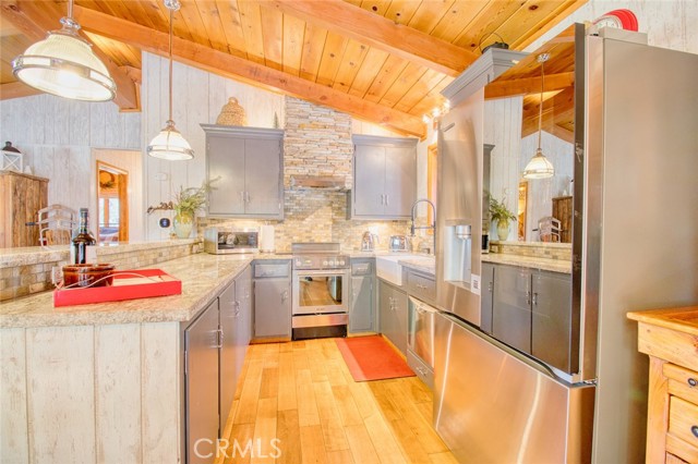 5475 Acorn Trail, Wrightwood CA: https://media.crmls.org/medias/a783c90e-1f20-4256-a63b-2f656262fd5a.jpg