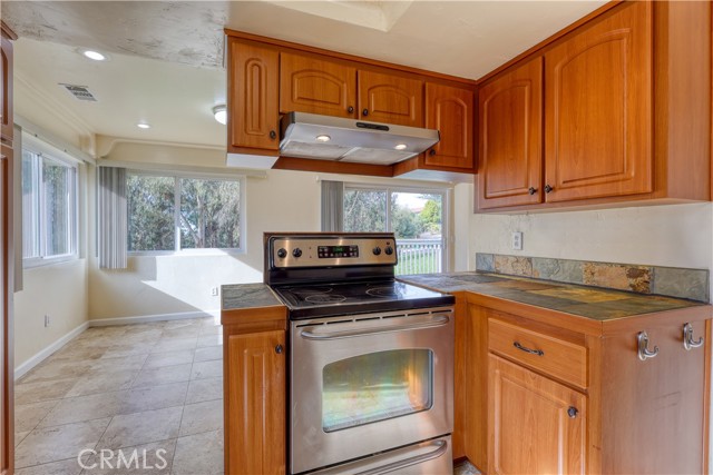 Detail Gallery Image 9 of 44 For 955 via Solana, Arroyo Grande,  CA 93420 - 4 Beds | 2/1 Baths