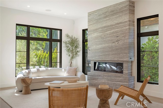 Detail Gallery Image 3 of 39 For 4625 Vesper Ave, Sherman Oaks,  CA 91403 - 5 Beds | 5/2 Baths