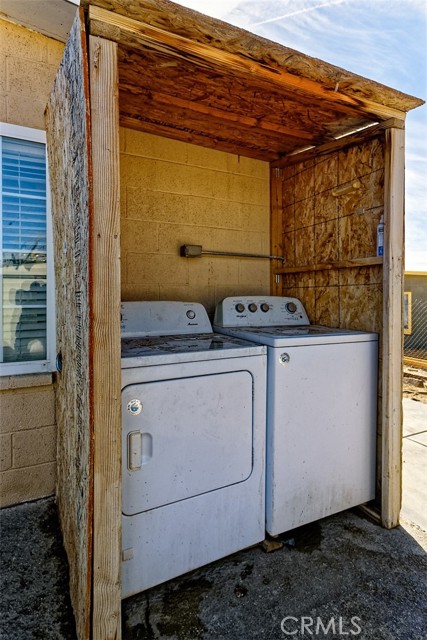 19288 3rd, Oro Grande CA: https://media.crmls.org/medias/a784a0ca-3dad-4103-8a3d-1dfc79168935.jpg