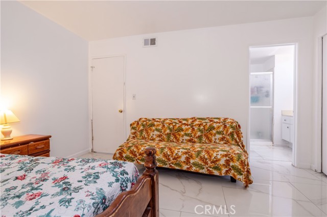 Detail Gallery Image 11 of 27 For 27852 Rosamond, Canyon Country,  CA 91351 - 4 Beds | 2 Baths