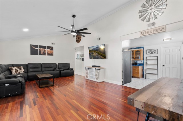 19692 Rowan Avenue, Rialto CA: https://media.crmls.org/medias/a7878ef9-8a79-4f6d-a36c-dda7b5360b57.jpg