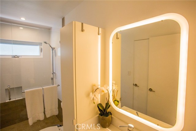 5714 Vantage Avenue, Valley Village CA: https://media.crmls.org/medias/a787cf10-35e5-4575-a97a-909c7569727d.jpg