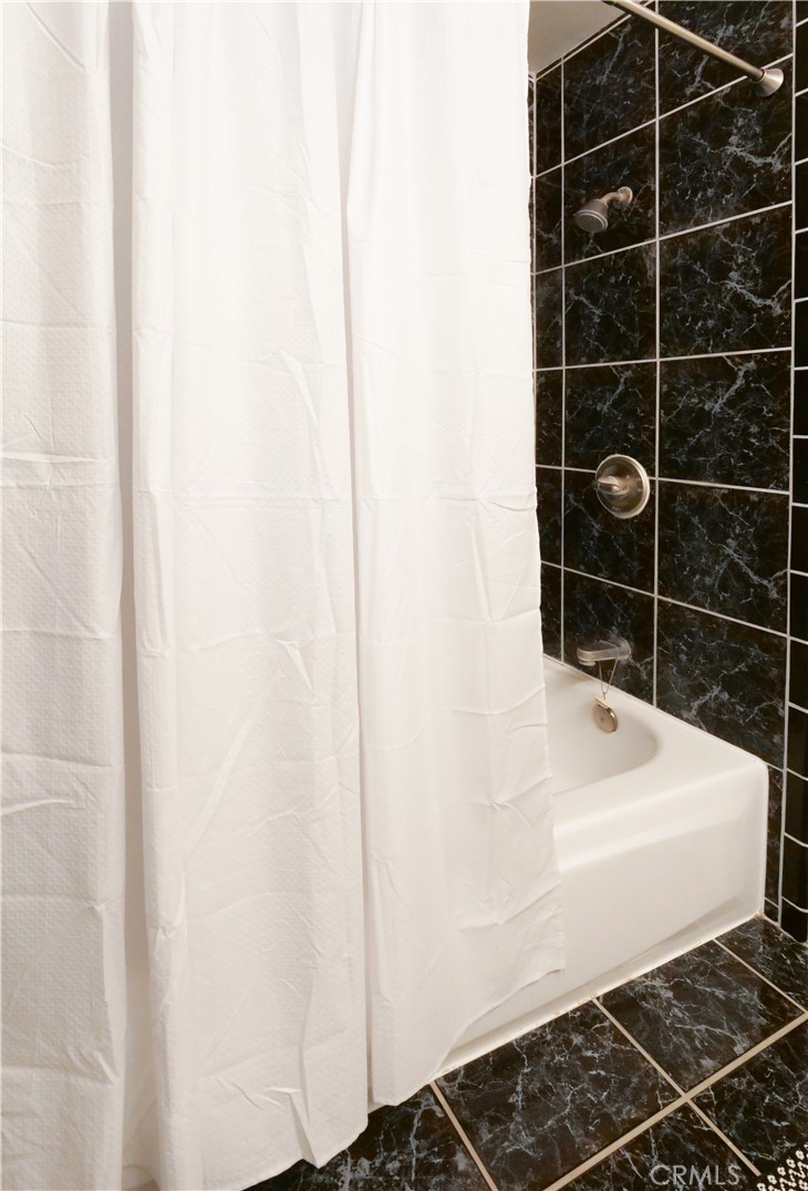 https://media.crmls.org/medias/a7885ad2-5deb-4de2-8188-4c4a39c1fd8e.jpg?preset=X-Large