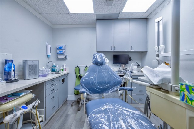 Image 13 of 52 For 16336 Whittier